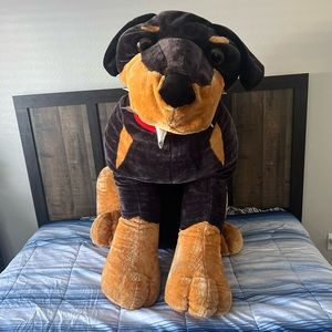 Giant 4ft plushie dog! Great to have as a gift and to have as a friend.